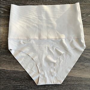 (23) NWOT Finetoo underwear